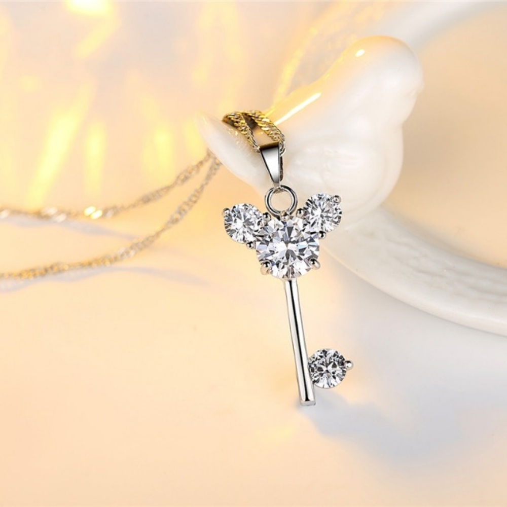 ❤️4 for $20 Sale❤️Platinum Teddybear Key swarovski - Picture 3 of 4